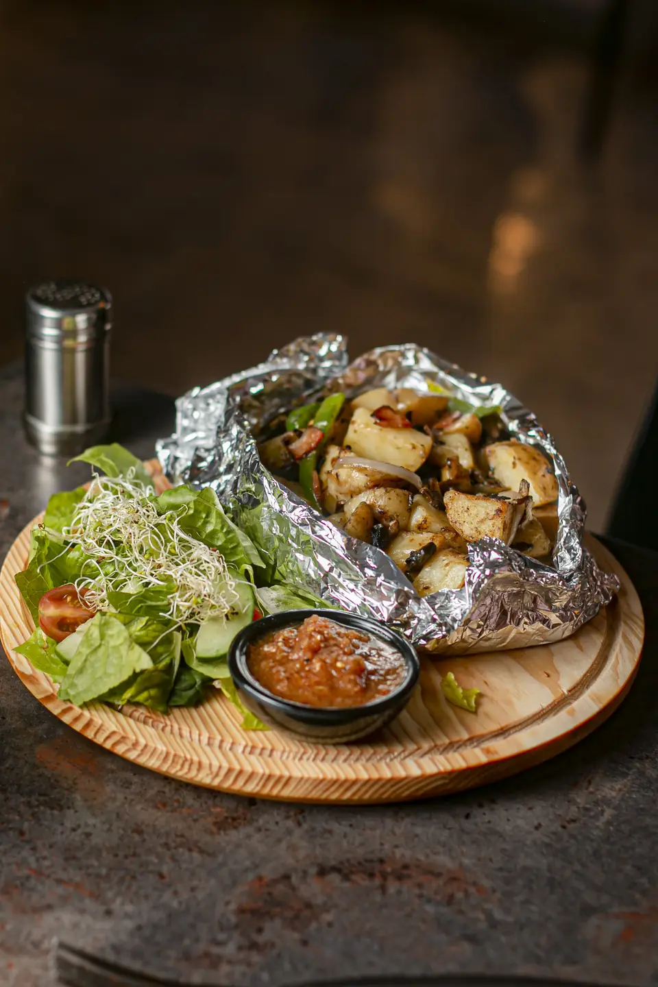 Papa de champiñón con ensalada